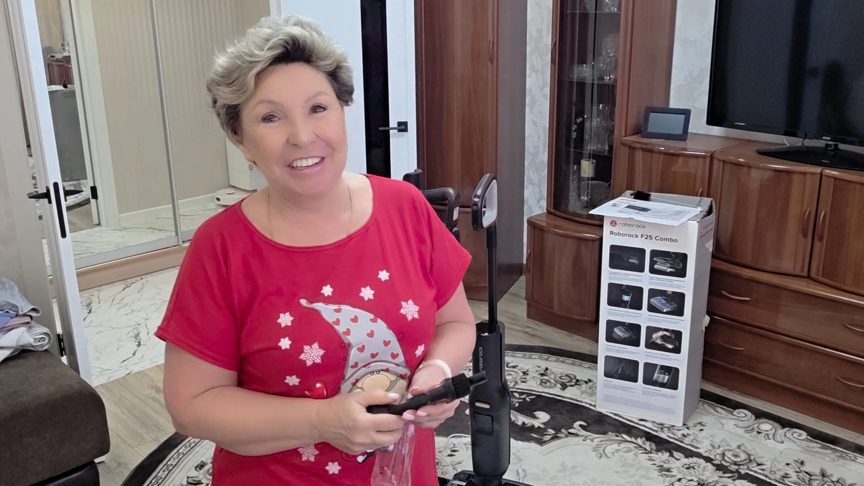 Сегодня у меня, ДОМРАБОТНИЦА, готовит и убирается.. смотреть онлайн