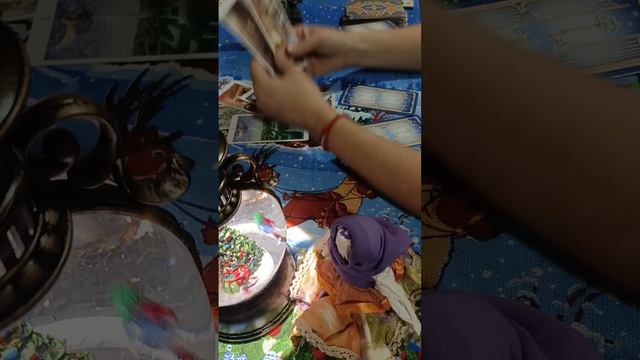 БЛИЗНЕЦЫ таро прогноз на февраль. Время заняться собой, всё остальное подождëт.