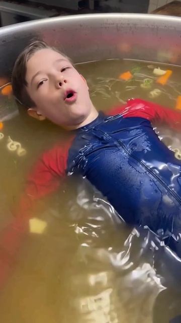 Вкусный бассейн с приправами! 😋🍲 #matt_in_trend #популярное #суп