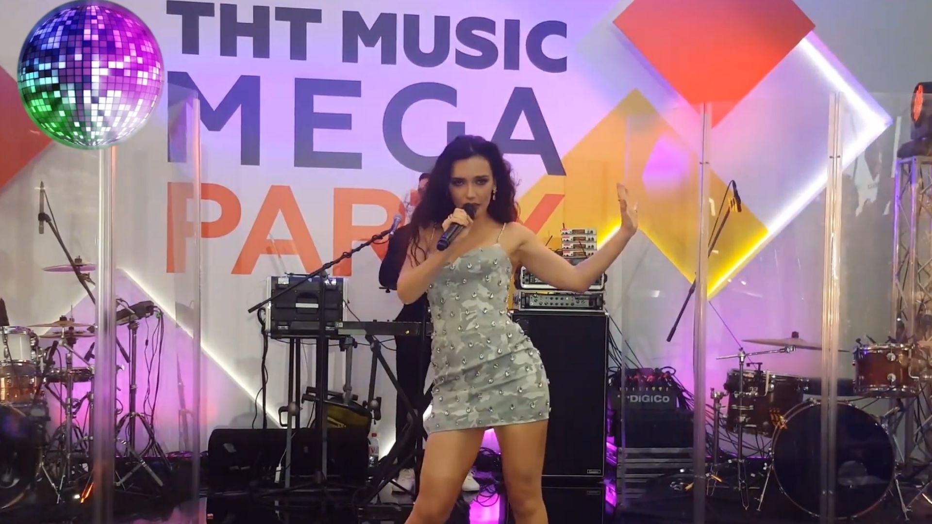 MOLLY - Набери мой номер (Remix) смотреть онлайн