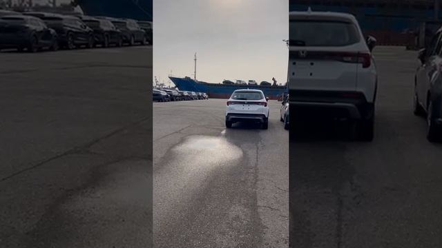 Вторая партия машин доставлена на причал!