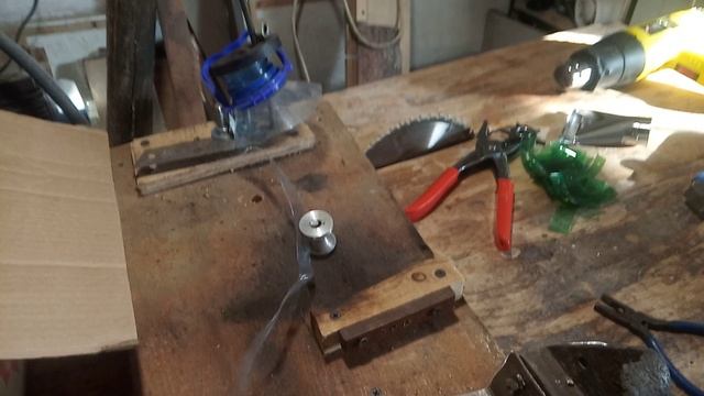 Делаем пластиковые подвязки  и нити  из пластиковых бутылок 