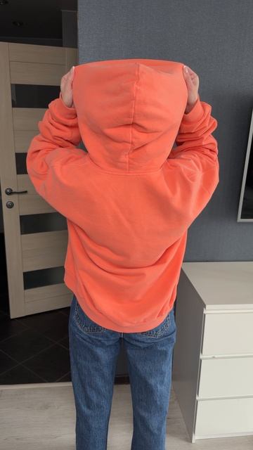 Неправильно носили толстовку