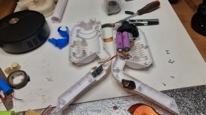 Разбираем вертикальный беспроводной пылесос из Китая. Нет проблем.