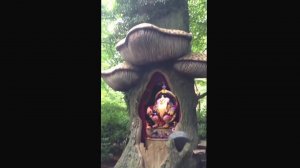 Ein Zwerg beim Kacken