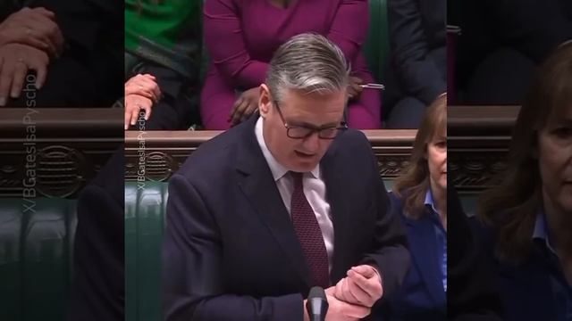 У Британского премьер-министр Кира Стармера дрожат руки в момент допроса по делу Эпштейна смотреть онлайн