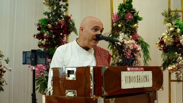 2025.10.24 Колкатта 01 Мадхавананда прабху лекция и киртан смотреть онлайн