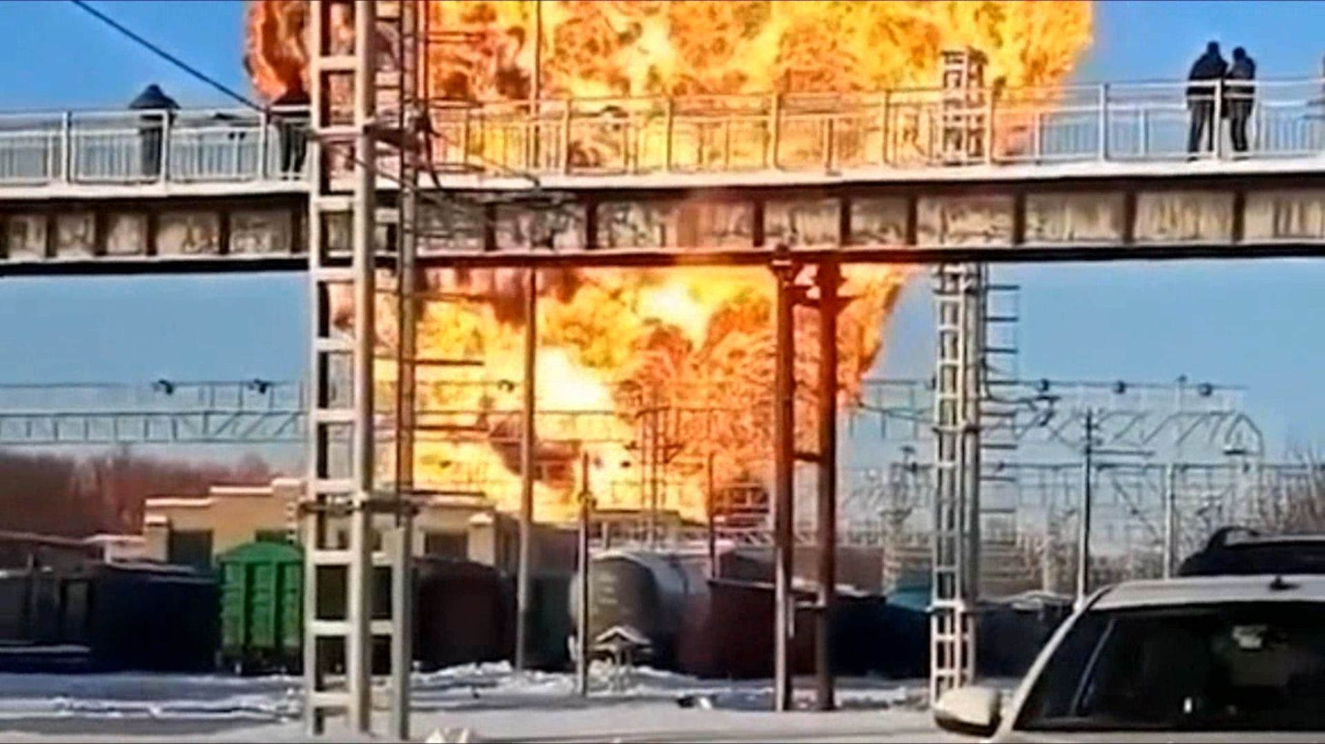 04.02.2026 В Тамбовской области сошел с рельсов и загорелся поезд с цистернами смотреть онлайн