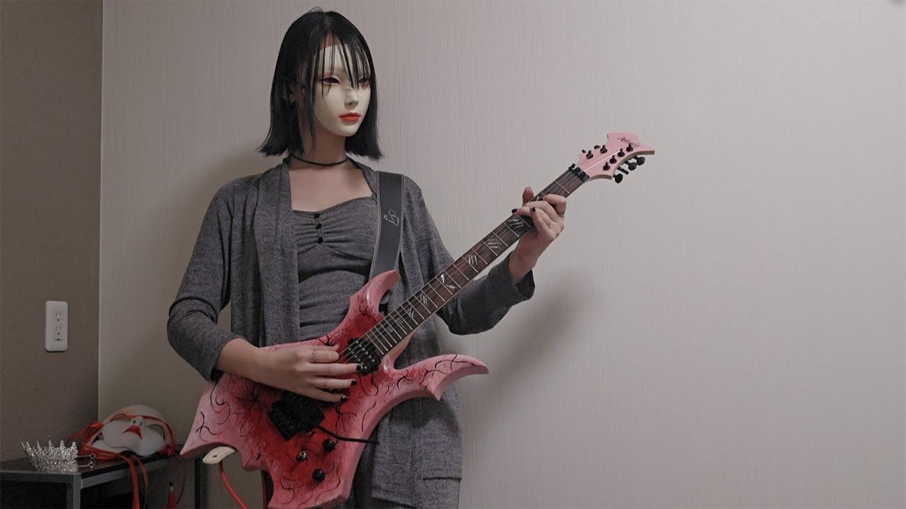 Я попробовала сыграть даль звездного неба на дьявольской гитаре!！ смотреть онлайн