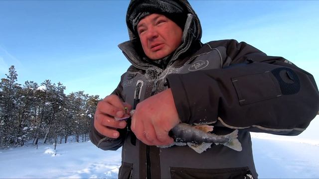 Это пропасть, а не озеро.
