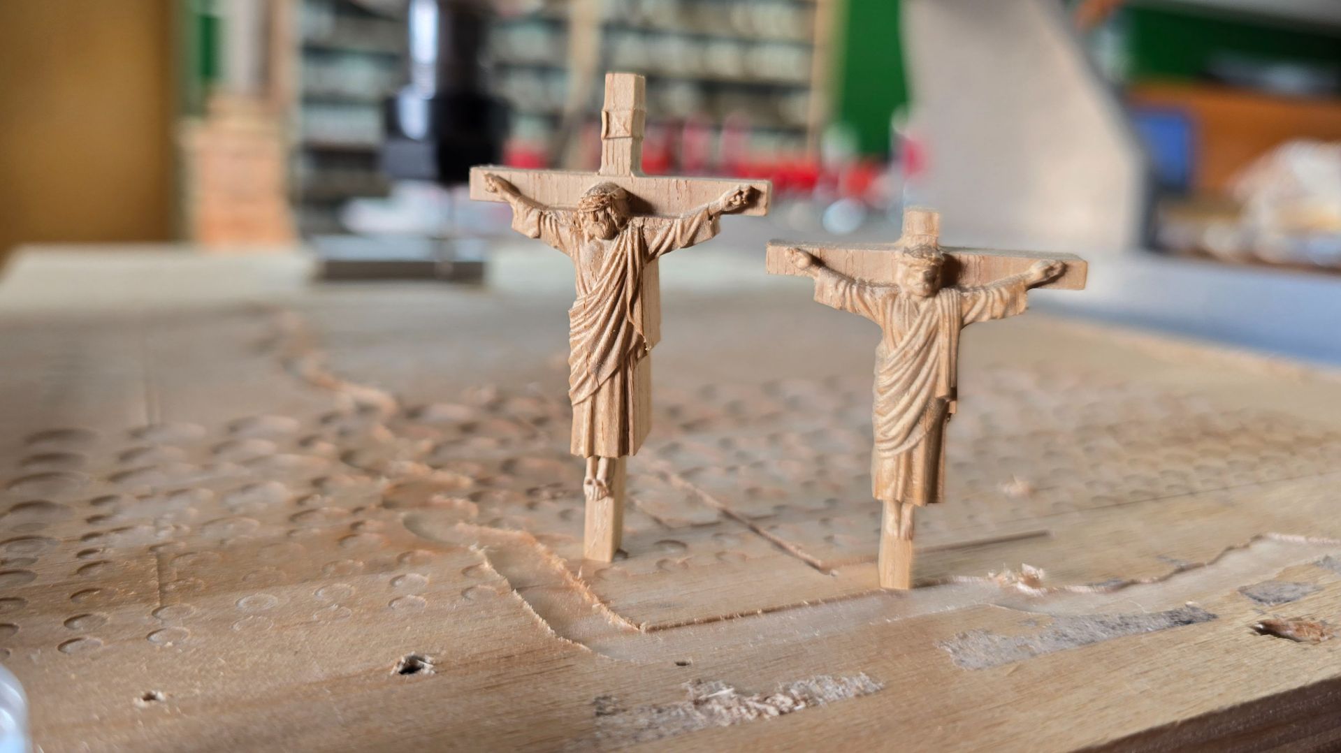 Фрезеровка нательных крестиков созданных с помощью ИИ. Фрезеровка нательных крестиков созданных с помощью ИИ.