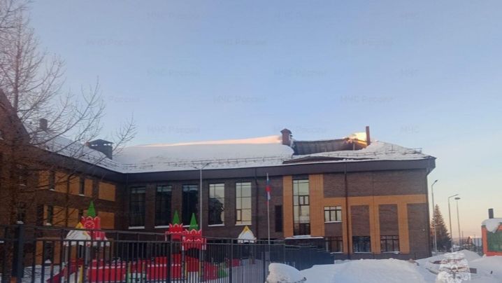 В Новосибирской области обрушилась кровля школы на 100 "квадратах" смотреть онлайн