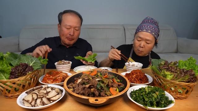 Корейская говядина,жареные грибы,приправленный шпинат и острая КИМЧИ мукбанг смотреть онлайн