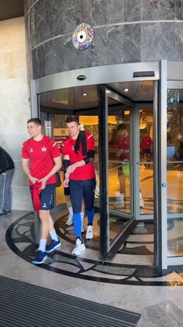 Поедем с парнями на тренировку?