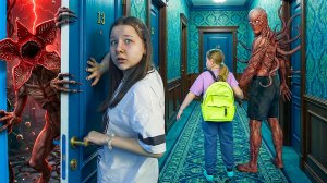 ВЕКНА УКРАЛ МОЮ СЕСТРУ! Спасаем её в ИЗНАНКЕ vs Реальный Мир (ОЧЕНЬ СТРАННЫЕ ДЕЛА)