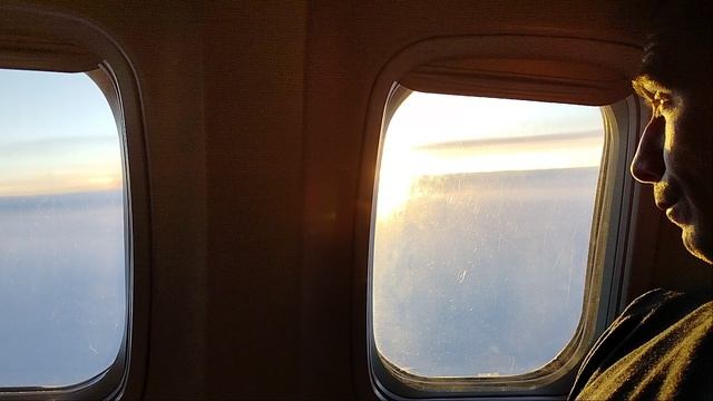 Лечу в Архангельск!Облака и солнце в иллюминаторе!