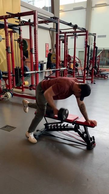 Взрывная тяга гантели в упоре на скамью | Explosive DB Row