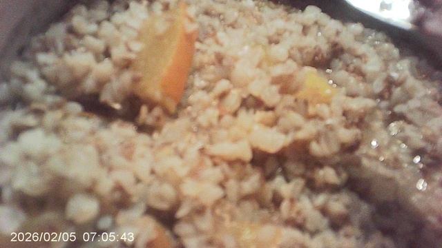 Приготовил гречневую кашу с тыквой на завтрак себе и домашним