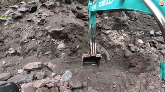 Строительство, экскаватор копает песок смотреть онлайн