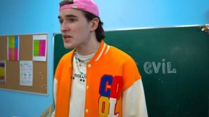 ПЛОХИЕ ПРИВЫЧКИ ПОДРОСТКОВ В КАМПУСЕ!!! ЧТО СКРЫВАЕТ АМИНА МАКС ВСЕХ НАКАЗАЛ!