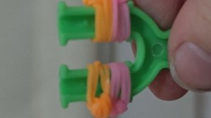 бабочка из резинок на рогатке