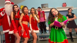 ВОЛШЕБНЫЙ ДЕНЬ В КАМПУСЕ! ПОДРОСТКИ НЕ ВЕРЯТ В САНТУ КАМИЛЬ НЕ ХОЧЕТ ЦЕЛОВАТЬСЯ!