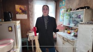 Инвалиды и их пожилая мама выживают в муниципальном бараке