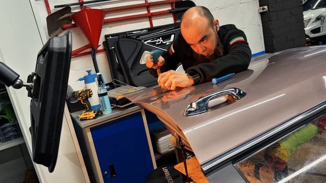 Ремонт вмятины на двери Kia Rio X-Line смотреть онлайн