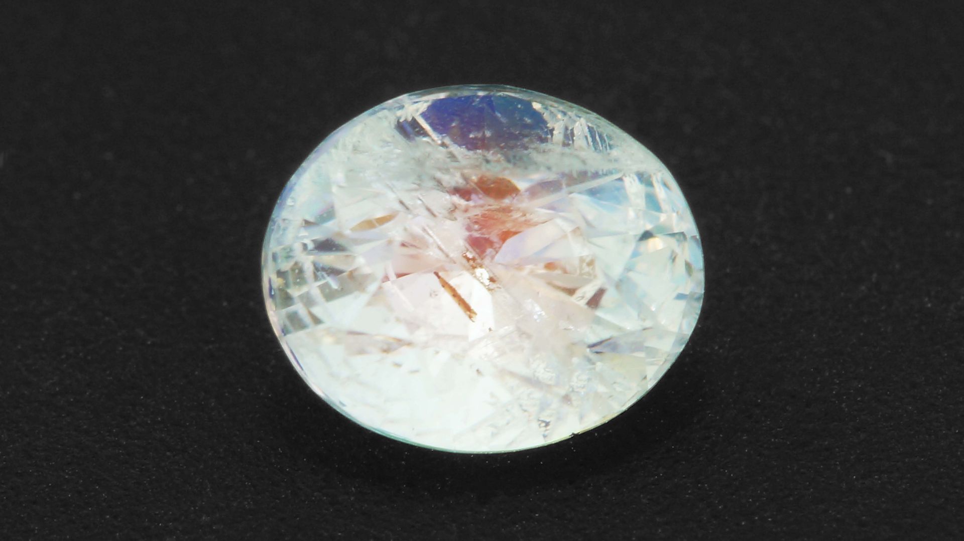 Радужный Лунный камень 1,28 карат