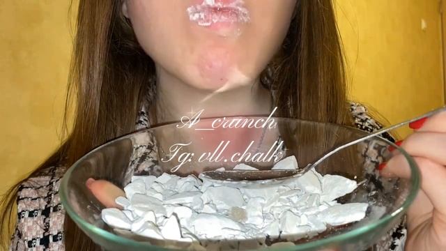 ASMR/Сухой хруст/Кроша мела ложкой 🥄 смотреть онлайн