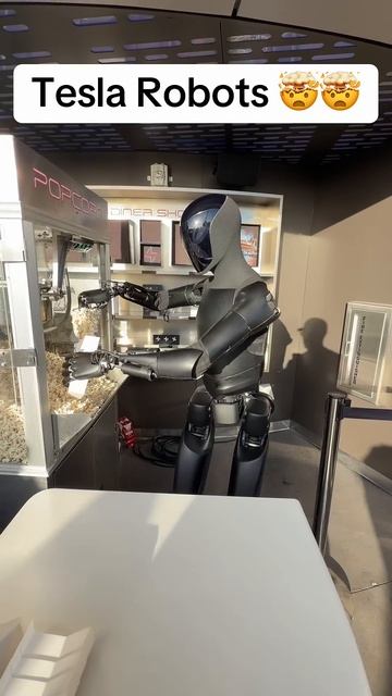 Робот Tesla Optimus тоже умеет шутить.