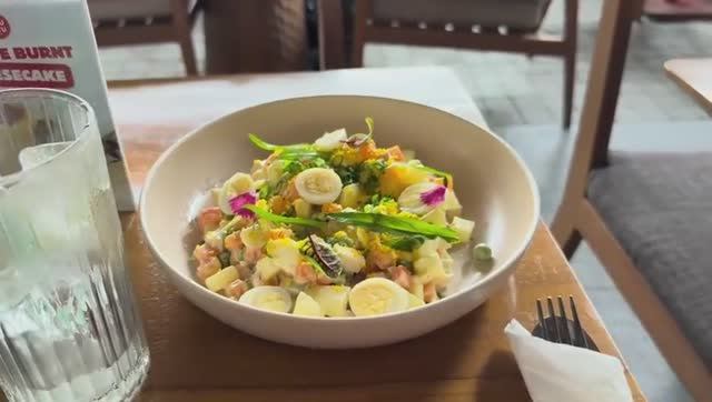 Беженец🇮🇩Бали. БАЛИЙСКОЙ УЧИТЕЛЬНИЦЕ ПОНРАВИЛАСЬ Е смотреть онлайн