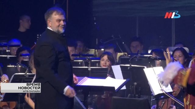 В Волгограде персонажи кинофильмов вышли на сцену «Царицынской оперы»