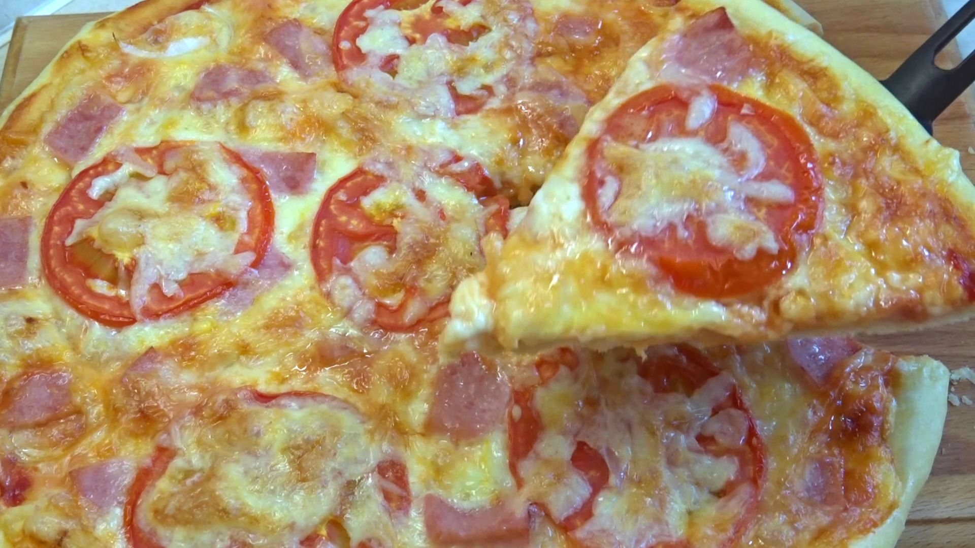 Самая вкусная ДОМАШНЯЯ ПИЦЦА, лучше чем в пиццерии в 100 раз. Идеальный Рецепт теста для пиццы смотреть онлайн