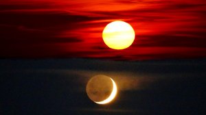 🌞СОЛНЦЕ И 🌙ЛУНА! КАДРЫ НЕ ПРОСТО ЗАКАТА, А ЦЕЛОГО «НЕБЕСНОГО ТАНЦА»! ЧЁРНОЕ МОРЕ. 23.11.2025 г.