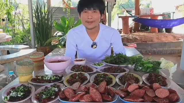 #MUKBANG Фарш из свежей говядины и колбаса из говядины со свежими овощами! ASMR МУКБАНГ смотреть онлайн