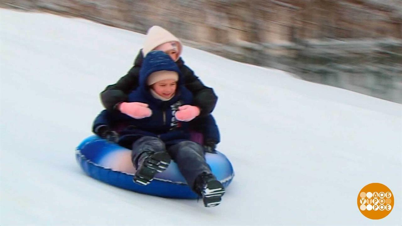 Вот качусь я в санках по горе крутой... Куда? Доброе утро. Фрагмент выпуска от 05.02.2026 смотреть онлайн