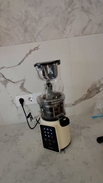 Шнековаясоковыжималка продаю