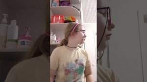 я с с сестрой играю на укулеле и на 🎹