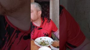 Не бухаю 17й день, ощущения. Мукбанг, хаваю суп овощной с куриной грудкой.