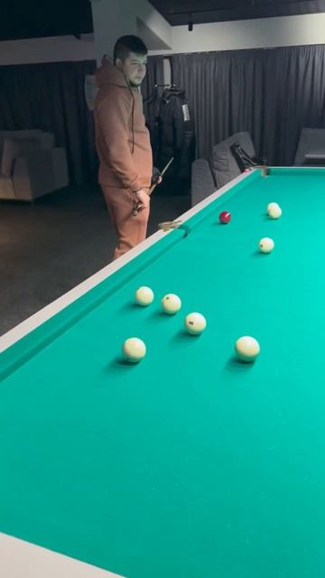 Бильярд и новый костюм