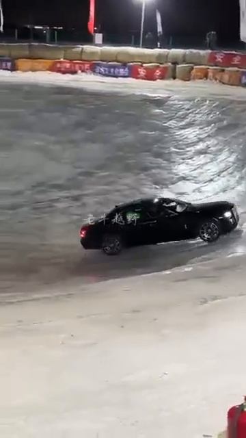 Роллс-Ройс в ледяной ловушке