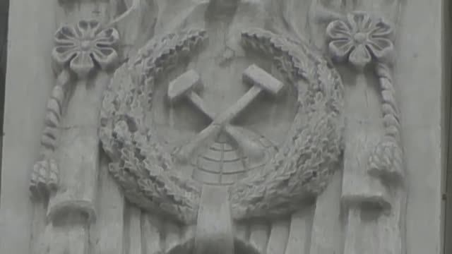 Символизм и значение барельефов на исторических зданиях Магнитогорска.