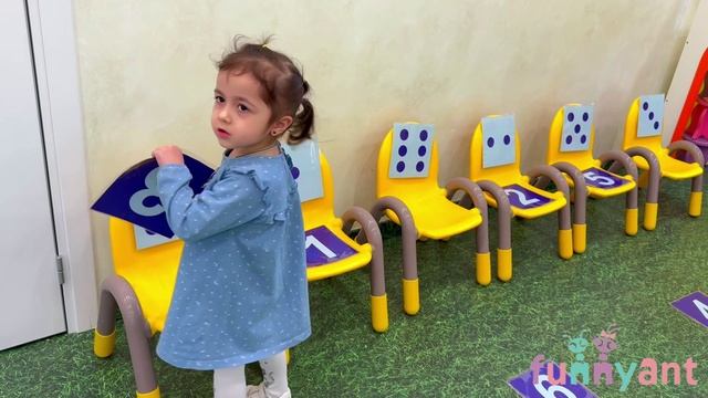 «Соотнеси количество с цифрой» математика для младших дошколят Funny Ant Malahovka