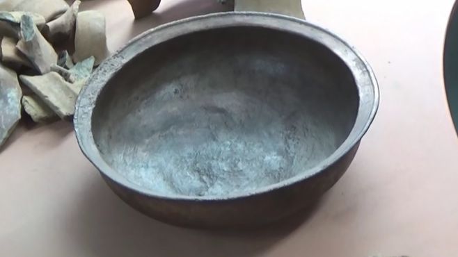 Большая медная чаша из раскопа по улице Севастопольская, 20