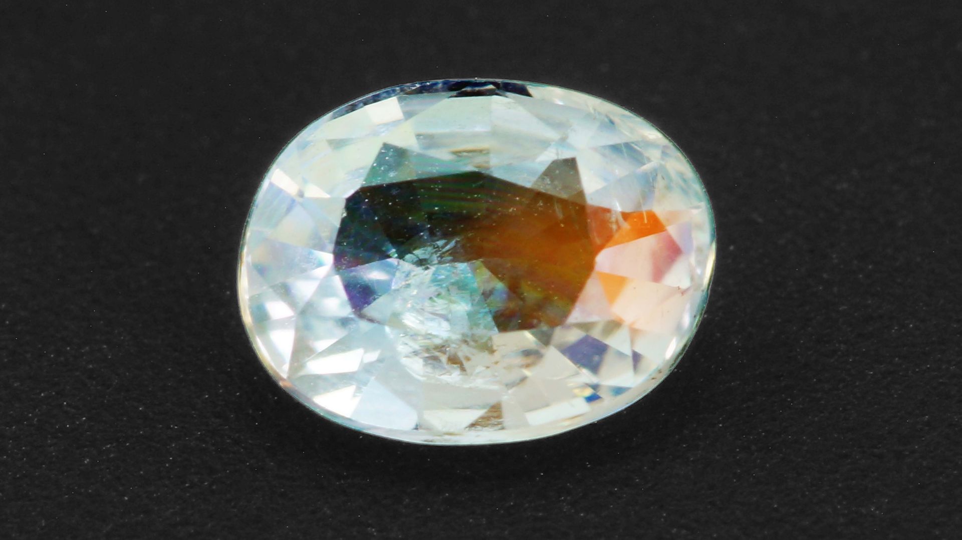 Радужный Лунный камень 1,06 карат