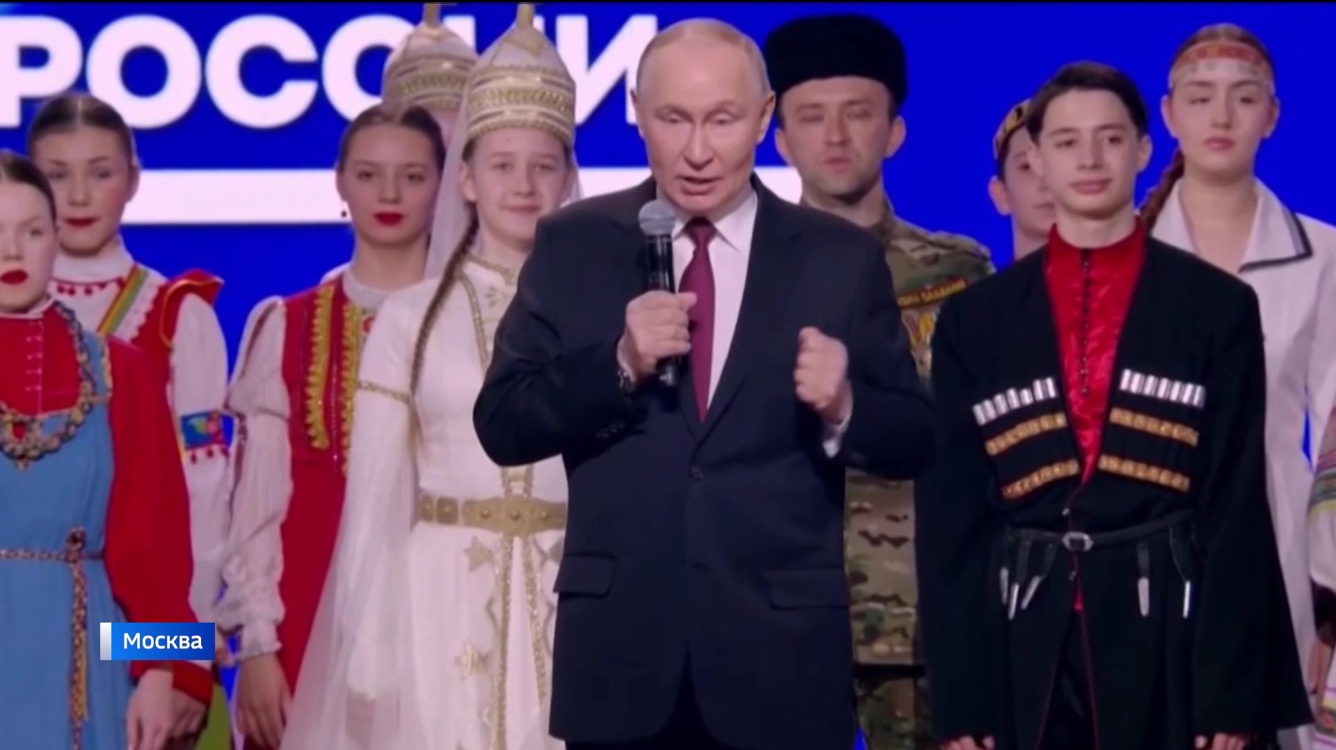 В Москве президент страны дал старт Году единства народов России смотреть онлайн