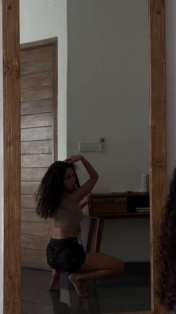 Без трусиков… 2026