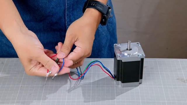 Электрическое подъемное устройство для фрезерного стола с использованием шагового двигателя смотреть онлайн