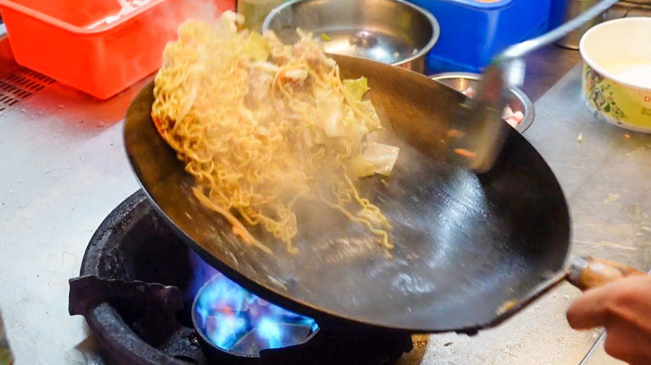 Жареная лапша быстрого приготовления по-гонконгски. Уличная еда Тайвань | Еда мира | World Food Жареная лапша быстрого приготовления по-гонконгски. Уличная еда Тайвань | Еда мира | World Food